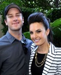 Arnie Hammer and Elizabeth Chambers attend the DPA Pre-Golden Globes Gifting Suite at the LHermitage Hotel January 13, 2011, Getty Images