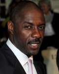 Idris Elba overværer Giorgio Armani modeshow i Milano
