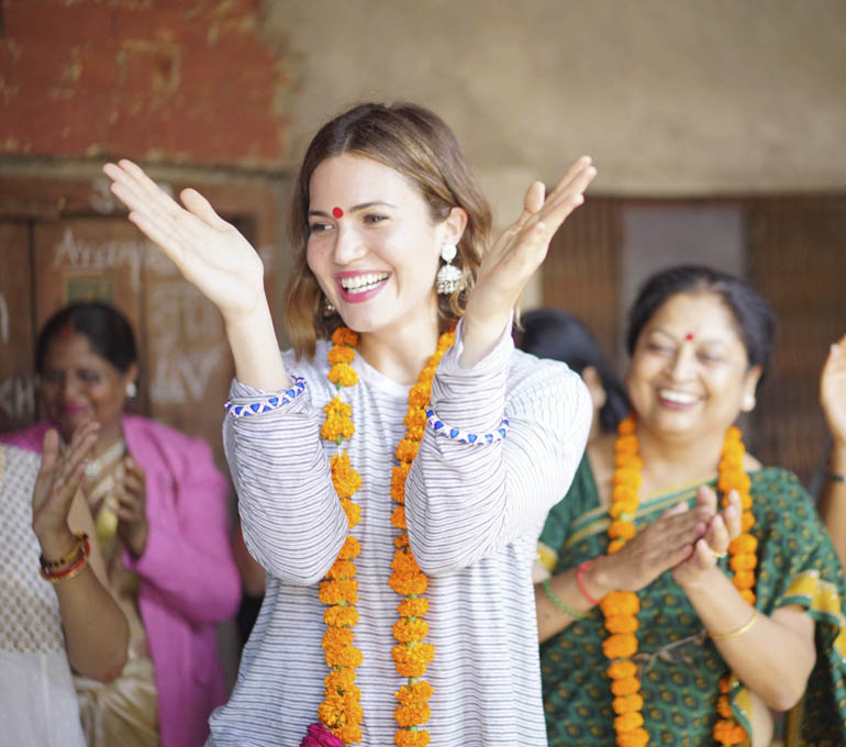 Actress, singer-songwriter and PSI Global Ambassador Mandy Moore arrived to music and celebration at a community meeting in Samodhipur, Indira Nagar, an urban slum in Lucknow. The women gather monthly to hear from a doctor monthly.