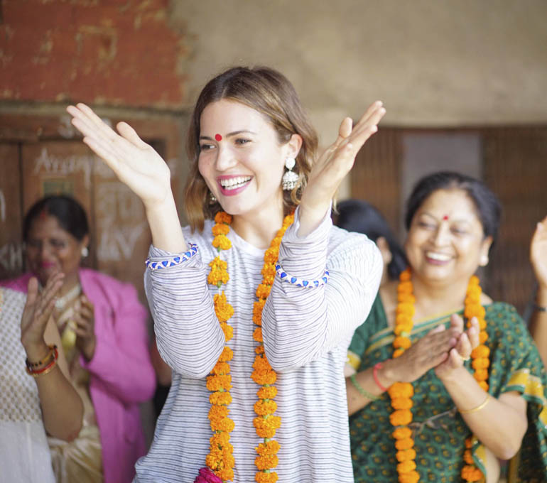 Actress, singer-songwriter and PSI Global Ambassador Mandy Moore arrived to music and celebration at a community meeting in Samodhipur, Indira Nagar, an urban slum in Lucknow. The women gather monthly to hear from a doctor monthly.