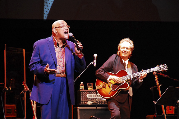 Phil Perry at the NJPAC, 11-17, 2016 (Photo: Sheryl Aronson)