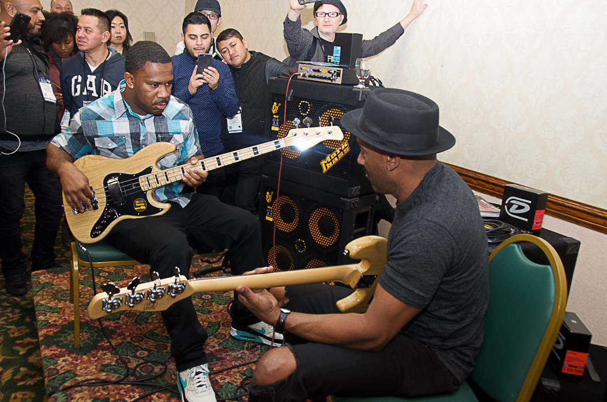 Marcus Miller helping bass players (Photo: Sheryl Aronson)