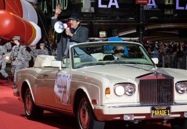 Arting Around | The 90th Annual Hollywood Christmas Parade