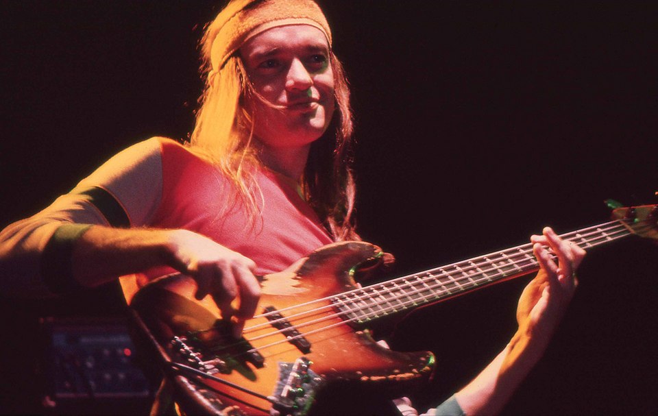 Jaco_Pastorius_with_bass_1980-by-Chris Hakkens